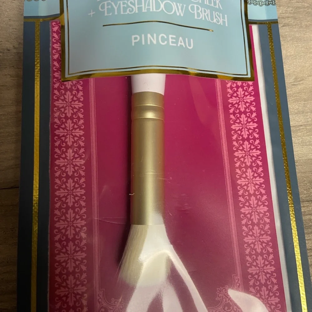 Laura Geller Dual-Ended Cheek and Eyeshadow Brush‎